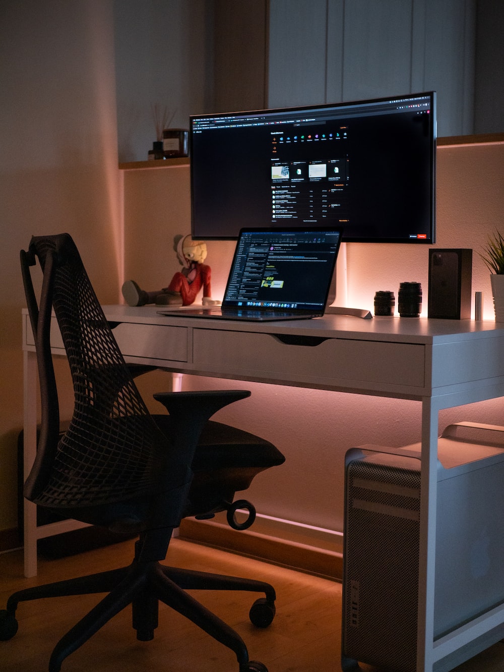 How do you set up a desk in a small space?
