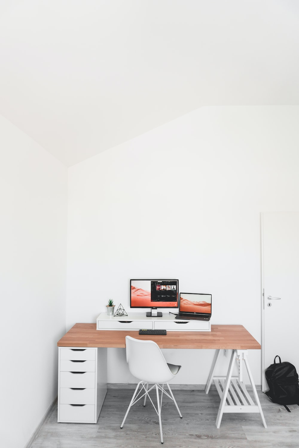 How do you set up an office desk?