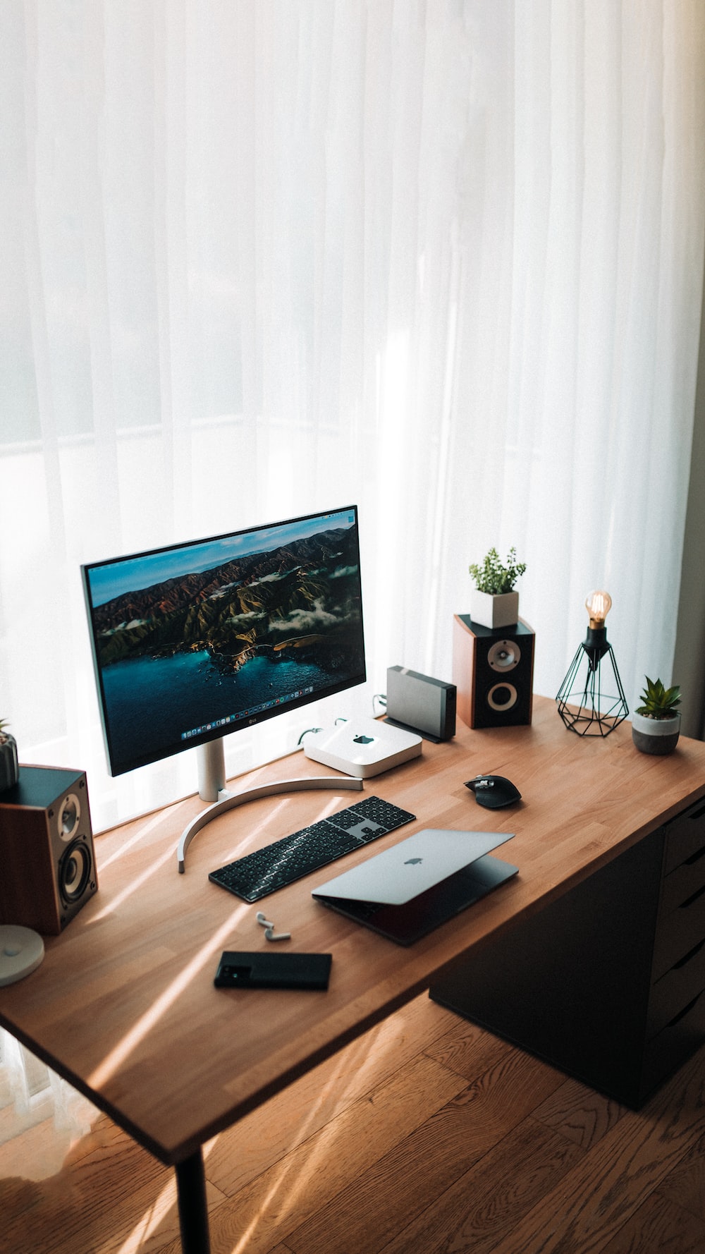 How should a desk be set up?