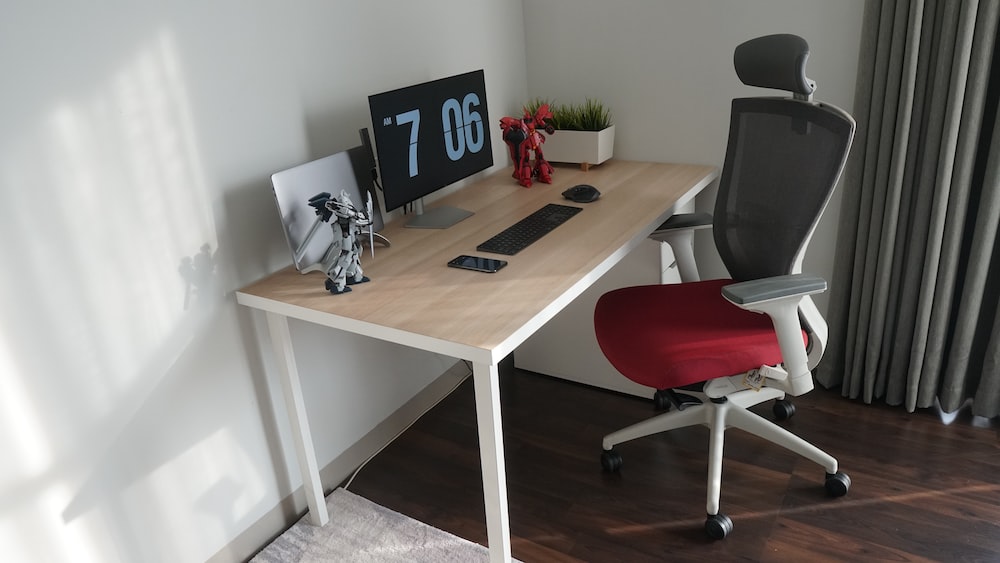 Should my chair be higher than my desk?