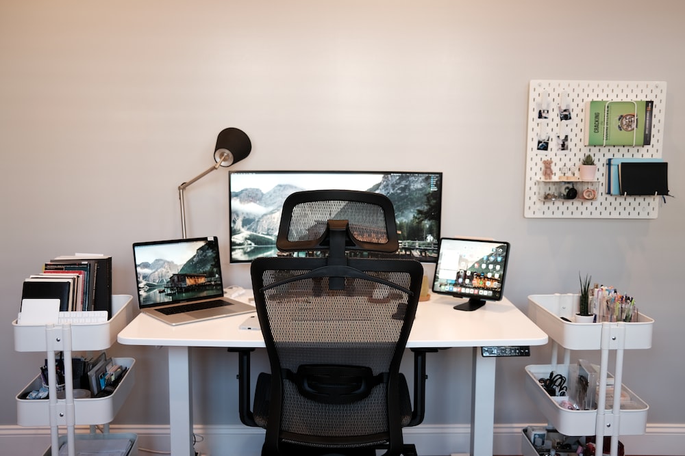 What type of chair should you use when on a computer?