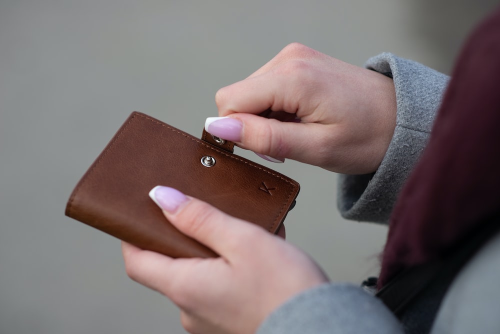 Which colour wallet is good for ladies?